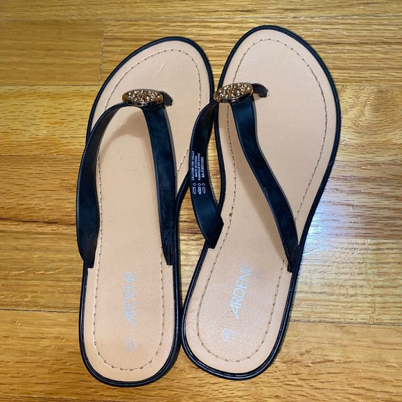 Ardene Flipflops - Picture 7 of 8